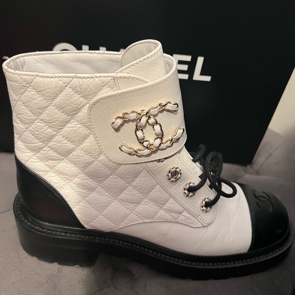 Lovely most sought after Chanel Boots Authentic size 10/40 - Picture 7 of 11